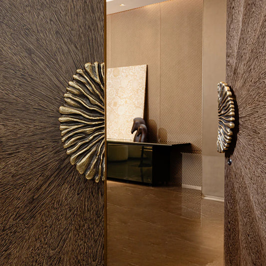 Porte interne di lusso personalizzate con materiali di prima qualità per residenze in villa